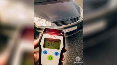П'яний за кермом: на Чернігівщині відсторонили від керування водія Ford C-Max