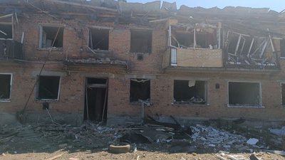 Пошкоджений будинок у Слатиному після атаки РФ