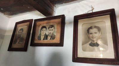 Світлини рідних Марії Маладики в "Бабусиній хаті" Світлини рідних Марії Маладики в "Бабусиній хаті"