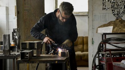 145 польових буржуйок за місяць: в Одесі п'ятеро друзів виготовляють пічки для передової 145 польових буржуйок за місяць: в Одесі п'ятеро друзів виготовляють пічки для передової