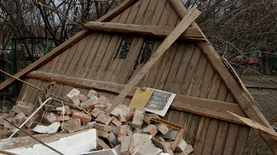 Зруйновані будинки та понівечені вулиці: який вигляд нині має прифронтова Комишуваха на Запоріжжі — фоторепортаж