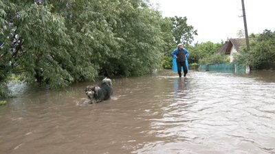 В Обертині, що на Прикарпатті, через повінь евакуювали 11 дітей В Обертині, що на Прикарпатті, через повінь евакуювали 11 дітей