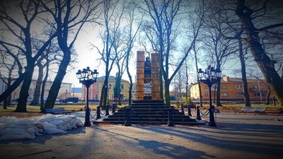 У Ніжині від російських обстрілів рятують пам’ятники У Ніжині від російських обстрілів рятують пам’ятники