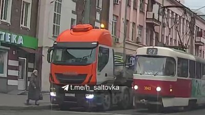 У Харкові вантажівка на смерть збила жінку на пішоходному переході