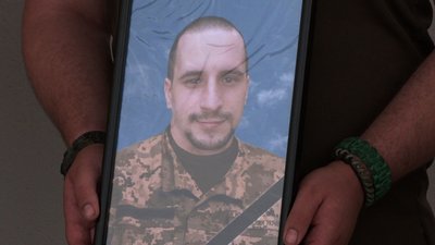 У Чернівцях попрощалися із загиблим військовим Олександр Романенко У Чернівцях попрощалися із загиблим військовим Олександр Романенко