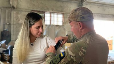 Подружжя з Канади волонтерить на Тернопільщині