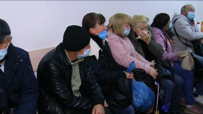 Під “Вінницягаз” черга з шостої ранку. Людей цікавить, чому у платіжках за серпень борги