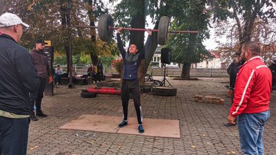 "Юніор Стронґмен" та "Карпатський ведмідь": в Ужгороді відбулися два турніри зі стронґмену "Юніор Стронґмен" та "Карпатський ведмідь": в Ужгороді відбулися два турніри зі стронґмену