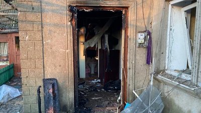 Пошкоджені приватні будинки та багатоповерхівка. Російські війська обстріляли місто Очаків, що на Миколаївщині Пошкоджені приватні будинки та багатоповерхівка. Російські війська обстріляли місто Очаків, що на Миколаївщині