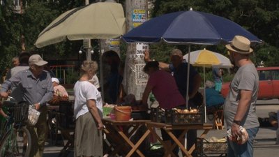 «Хочемо й далі тут торгувати»: у Черкасах продавці просять дозволити торгівлю на площі 700-річчя «Хочемо й далі тут торгувати»: у Черкасах продавці просять дозволити торгівлю на площі 700-річчя