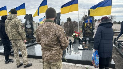 Загинули на другий день повномасштабного вторгнення: на Черкащині вшанували двадцятирічних героїв Загинули на другий день повномасштабного вторгнення: на Черкащині вшанували двадцятирічних героїв