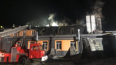 У Франківську сталася пожежа на харчовому підприємстві. Вогонь гасили 39 рятувальників У Франківську сталася пожежа на харчовому підприємстві. Вогонь гасили 39 рятувальників