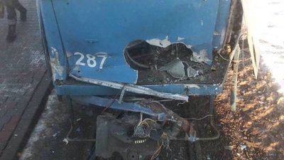 "Не побачила попереду вагона". У Вінниці зіштовхнулись два трамваї "Не побачила попереду вагона". У Вінниці зіштовхнулись два трамваї