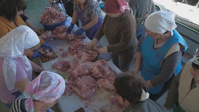 2,5 тисяч банок за місяць: у селі на Вінниччині готують тушкованку для захисників 2,5 тисяч банок за місяць: у селі на Вінниччині готують тушкованку для захисників