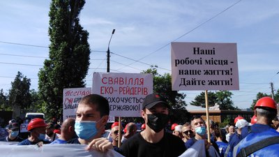 Під Миколаївським апеляційним судом зібралися люди.Чого вимагають Під Миколаївським апеляційним судом зібралися люди.Чого вимагають
