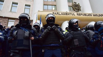 Трактори проти сльозогінного газу. У Молдові протестують фермери