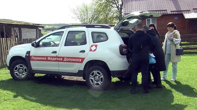 Вакцинують та консультують: у селі на Волині працювала виїзна бригада медиків Вакцинують та консультують: у селі на Волині працювала виїзна бригада медиків