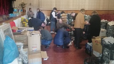 У громаді на Житомирщині місцеві жителі щоденно відправляють ЗСУ домашні страви та консерви У громаді на Житомирщині місцеві жителі щоденно відправляють ЗСУ домашні страви та консерви