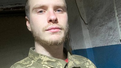 "Мені герой не потрібен, мені потрібен син": як родини з Харківщини шукають полонених з "Азовсталі"