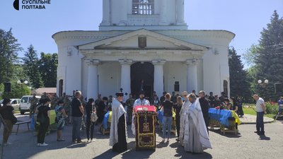 Із чотирма воїнами, які полягли на війні з Росією, попрощалися у Полтаві: як про них згадували рідні Із чотирма воїнами, які полягли на війні з Росією, попрощалися у Полтаві: як про них згадували рідні
