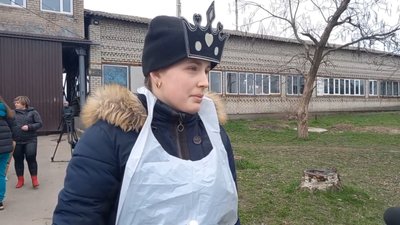 На Запоріжжі діти розмалювали пікап, який поїде на фронт На Запоріжжі діти розмалювали пікап, який поїде на фронт