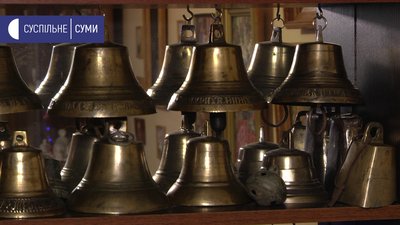 Колекціонує різноманітні дзвіночки. Ірина Колтакова із Глухова