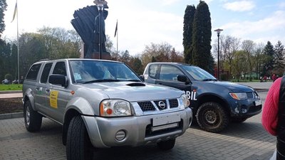 З Тернопільщини відправили приблизно 200 автомобілів для військових