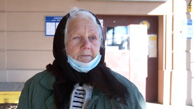 Марта Пирог прийшла імунізуватися з подругою