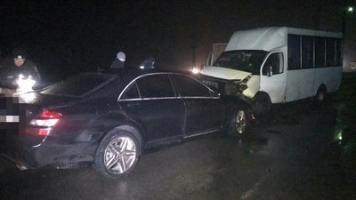 На Миколаївщині зіткнулися легковик та мікроавтобус. Травмовані п’ятеро людей