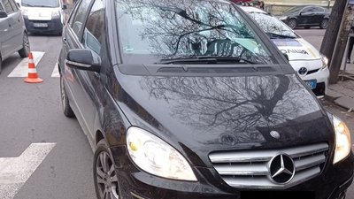 У середмісті Івано-Франківська на пішохідному переході наїхали на дівчину