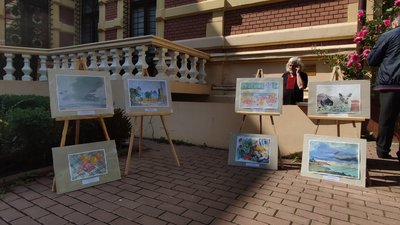 В Одесі пройшла виставка картин, які відправлять у подяку прем’єр-міністру Великобританії. ФОТО В Одесі пройшла виставка картин, які відправлять у подяку прем’єр-міністру Великобританії. ФОТО