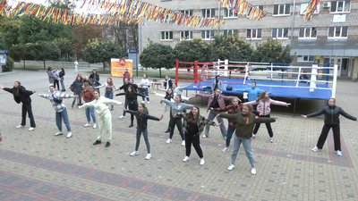 У Запоріжжі провели благодійний марафон, щоб зробити освітлення у "долині шаурми"