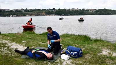 У Миколаєві рятувальники організували навчання на воді У Миколаєві рятувальники організували навчання на воді