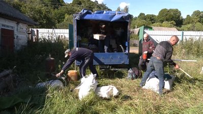 "Готова на собачу будку, тільки щоб не стріляли": на Новгород-Сіверщині люди покидають прикордонні села "Готова на собачу будку, тільки щоб не стріляли": на Новгород-Сіверщині люди покидають прикордонні села