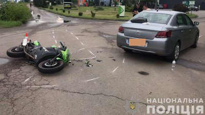 Не надав переваги: біля Рівного мотоцикліста збила машина