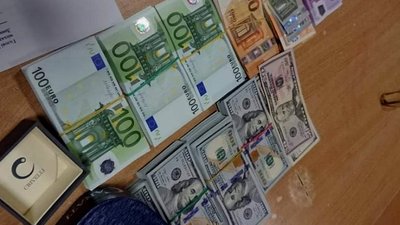 90 тис. євро та 45 тис. доларів: на українсько-угорському кордоні у жінки виявили приховані гроші