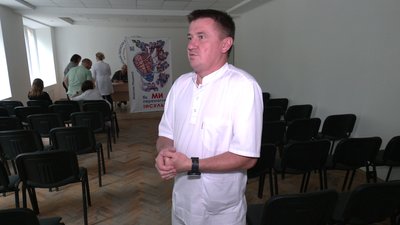 "Як ми перемогли інсульт": у Рівному медикам презентували книгу, автор якої поборов недугу