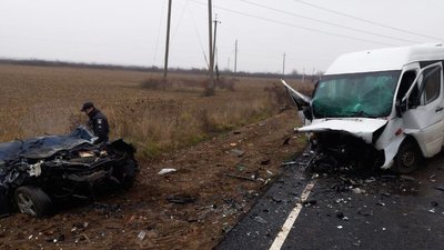 Загинули троє людей: на Закарпатті сталася ДТП за участі легковика та мікроавтобуса Загинули троє людей: на Закарпатті сталася ДТП за участі легковика та мікроавтобуса