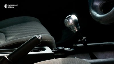 Одеські волонтери переробляють європейські машини для ЗСУ Одеські волонтери переробляють європейські машини для ЗСУ