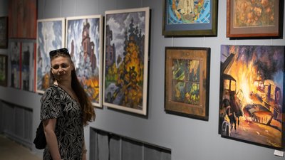 У Києві презентували виставковий проєкт "Маріуполь Нескорений" У Києві презентували виставковий проєкт "Маріуполь Нескорений"