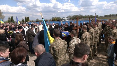 На Алеї героїв у Чукалівці Івано-Франківської громади поховали трьох бійців 78 батальйону 102 бригади На Алеї героїв у Чукалівці Івано-Франківської громади поховали трьох бійців 78 батальйону 102 бригади
