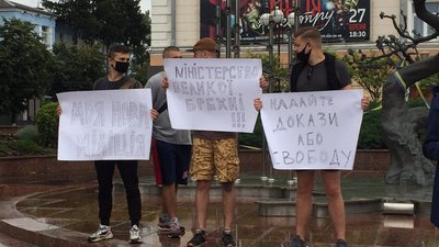 “200 днів брехні”: у Вінниці відбулась акція на підтримку підозрюваних у вбивстві Павла Шеремета “200 днів брехні”: у Вінниці відбулась акція на підтримку підозрюваних у вбивстві Павла Шеремета