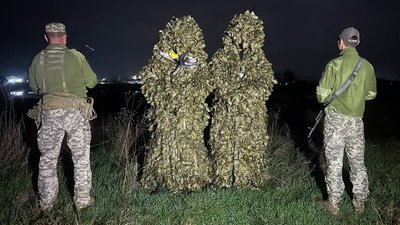 Затримання двох чоловіків, які, за даними ДПСУ, намагалися незаконно перетнути кордон