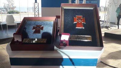 У Маріуполі десятеро людей з різних міст України отримали відзнаки "Багряний хрест"