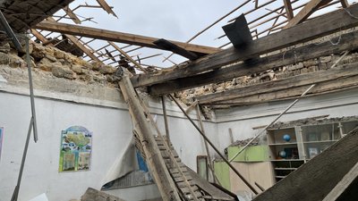 80 мільйонів гривень — попередня сума збитків пошкоджених обстрілами РФ шкіл та садків у Херсоні 80 мільйонів гривень — попередня сума збитків пошкоджених обстрілами РФ шкіл та садків у Херсоні