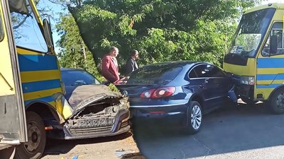 ДТП на Миколаївщині: легковик зіткнувся з автобусом