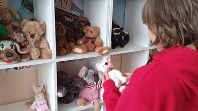 Як плюшеві зайці та синтепонові слони зцілюють від війни дитячі серця Як плюшеві зайці та синтепонові слони зцілюють від війни дитячі серця