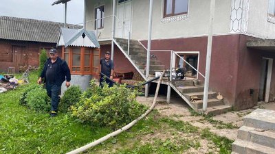 У селі на Тернопільщині після паводку підтопило криниці У селі на Тернопільщині після паводку підтопило криниці
