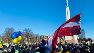"Разом проти Путіна!" У Ризі вийшли на підтримку України "Разом проти Путіна!" У Ризі вийшли на підтримку України