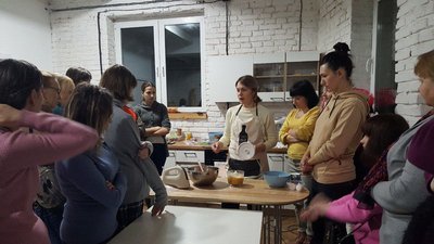 Смачна терапія для переселенок. Як українки долають стрес кулінарією Смачна терапія для переселенок. Як українки долають стрес кулінарією